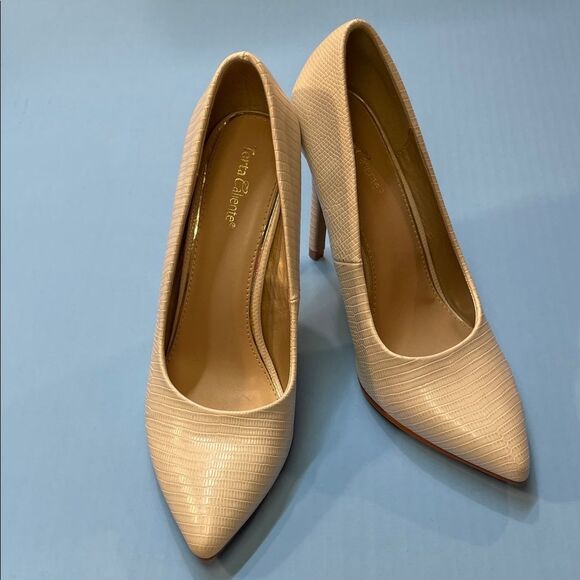 Torta Caliente Shoes - Torta Caliente Cream Faux Snakeskin Pointed Toe High Heel Pumps Women’s Sz 8